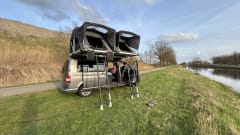 Rooftop party Van  – Happy 4 person Volkswagen party Van.