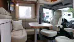 2p Mercedes-Benz semi-integrated uit 2016