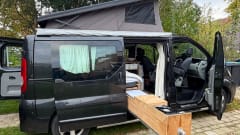 4p Renault campervan uit 2012