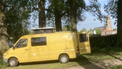 Sunshine – Kingsize bed camper van, recently installed