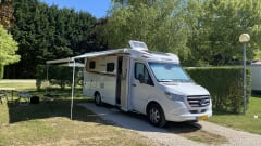 Roxi – Beautiful, luxury Dethleffs semi-integrated camper (4p) from 2021 (incl. Maxx fan!)