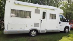 4p semi-integrated camper