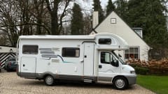 Hymer-Nischenwohnwagen für 6 Personen aus dem Jahr 2001