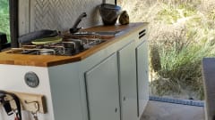 2p Volkswagen campervan uit 2002