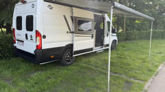 4p Carado Campervan with Pop-Up roof 