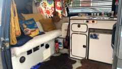 Kamper Barry – 4-person Volkswagen campervan from 1984