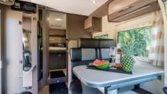 Challenger! – Spacious, modern and luxurious camper with 4 fixed sleeping places - XL garage