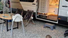 WanderVan Noé – Mooie zelfbouw camper voor 2P+kindje 