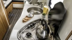 2026 Roller Team 747 – 2026 Roller Team 747 - 6 slaapplaatsen/gordels. Achterlounge 