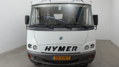 Hymer vast bed – Luxury entrance Hymer B574