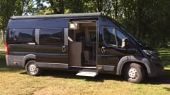 Black Beauty – 2p Citroën Pössl camper van from 2015
