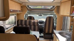 3p. Compact, complete and comfortable Sunroof Dethleffs semi-integrated.