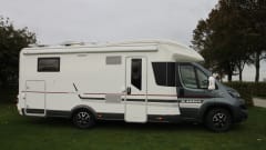 Luxuriöser Adria Matrix Familiencamper mit automatischem Niveausystem