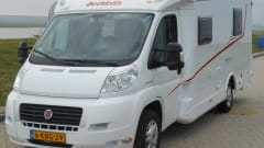 Geweldige camper – A great camper with a wonderful queen-size bed