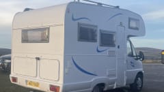 4-Bett, netzunabhängiger, modernisierter Fiat Ducato mit U-Lounge