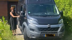 Sfeervolle buscamper voor lange mensen