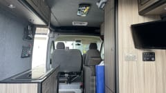 Yasmin (le Boxer!) – 3 berth 2020 Peugeot Boxer (with 2024 professional conversion)