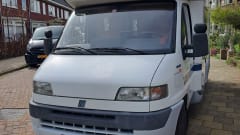 4p Chausson semi-integrated uit 1999