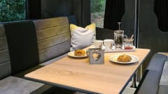 Dora  – Camping-car Mercedes-Benz jusqu'à 4 couchages