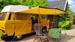 CHICO – cozy, neat, canary yellow oldtimer VW T3 for rent!