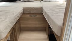 Adria 5 pers. for the family. or nice space for two