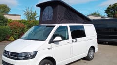 Wee Mags – Immaculate 4 berth 2017 VWT5 Camper