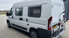 2p Peugeot bus uit 2010