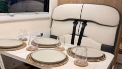 Roller Team Auto-Roller 747 met 6 slaapplaatsen vanaf 2023