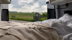 2p luxury off-grid VW Crafter bus camper (2023) autom.