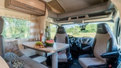 Challenger! – Spacious, modern, and luxurious camper with 4 permanent sleeping berths - XL garage