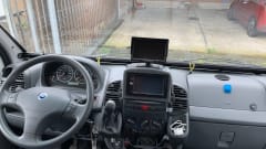 FREEDOM – 4p Adria Mobil semi-integrated uit 2006