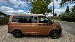 YT72KEU – 4 berth Volkswagen Campervan London - Romford