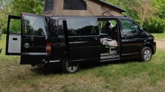 VW Bussy – Volkwagen T5 with outdoor kitchen