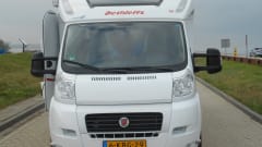 Geweldige camper – A great camper with a wonderful queen-size bed