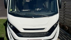 Modest – 5p McLouis Carat 873g integrated camper from 2021