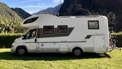 Camper 2020, automatic, off-grid up to 4 people.