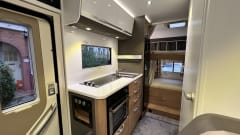 Dolly – Luxury 7 birth Family Motorhome 
