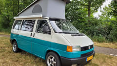 Dolly! – Go on an unforgettable road trip with this T4 Westfalia! KM-free!