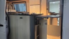 B.a.  – 2p VW Crafter bus uit 2014