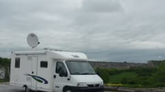 Rent a nice camper, extra's including bike rack