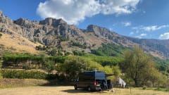 Sfeervolle buscamper voor lange mensen