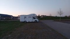 Mardy – Well maintained 3 person camper (alcove) for rent