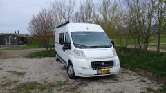 ijsbreker – 3p Adria Mobil bus uit 2008