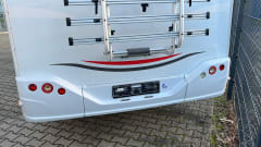 Reneetje – Sunlight T69l with Queen bed and pull-down bed