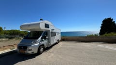 LMC Family Alcove Camper 6 persons Space saver!