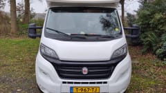 Very comfortable 3 p offgrid camper Eura Mobil