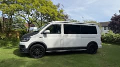 Obi-Van – 4 berth VW Star Wars Themed Lifted 4 x 4 Campervan