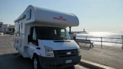 ROLLER TEAM FREEZ – FORD 4 + 1 beds and DOUBLE CLIMATE