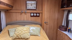 2p Adria Mobil semi-integrated uit 2010