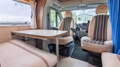 Mc Louis Glamys. Queen bed